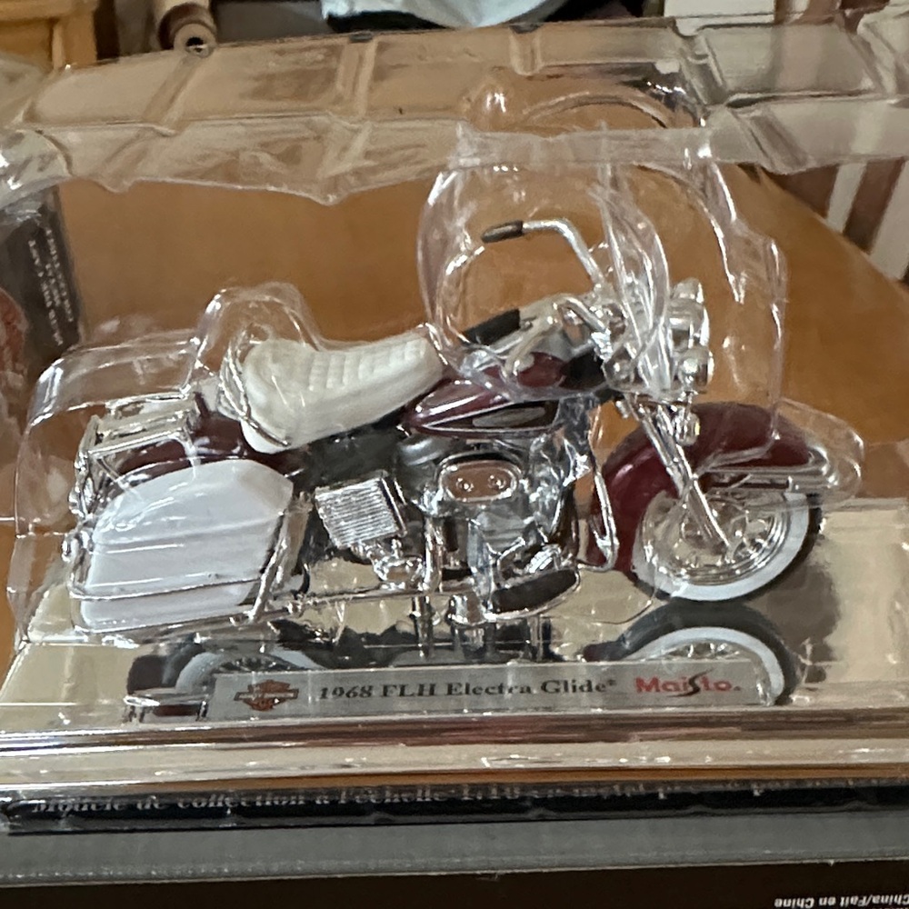Maisto 1968 FLH Electra Glide Model